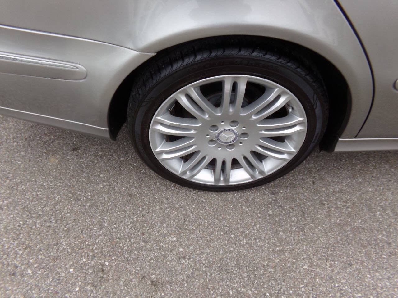 Used 2008 Mercedes-Benz E 350 4MATIC Sedan image 38