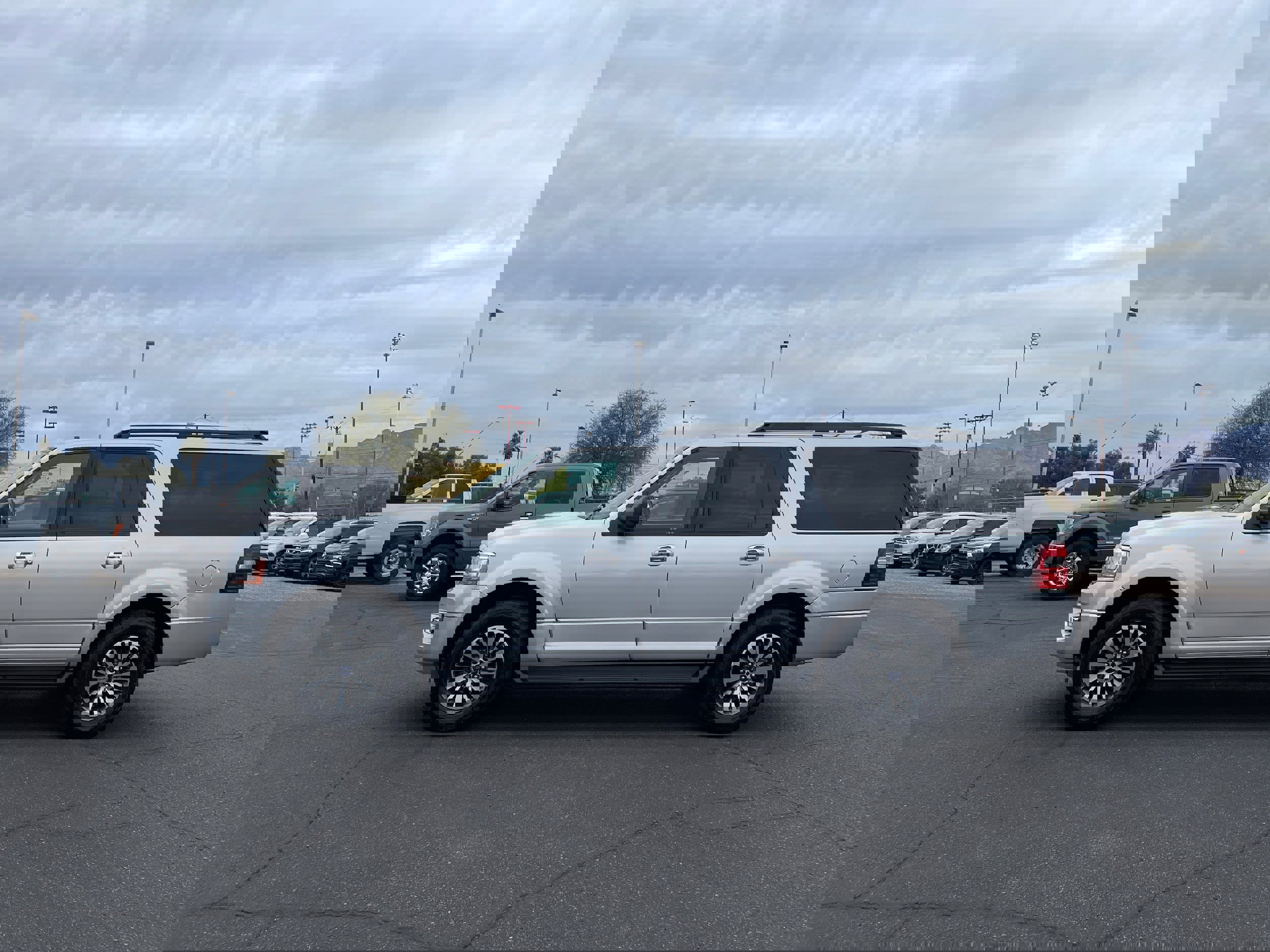 Used 2017 Ford Expedition EL XLT image 2