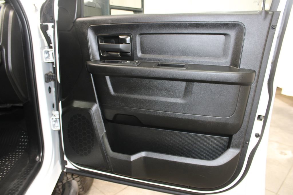 Used 2024 RAM 2500 Tradesman w/ Chrome Appearance Group image 47