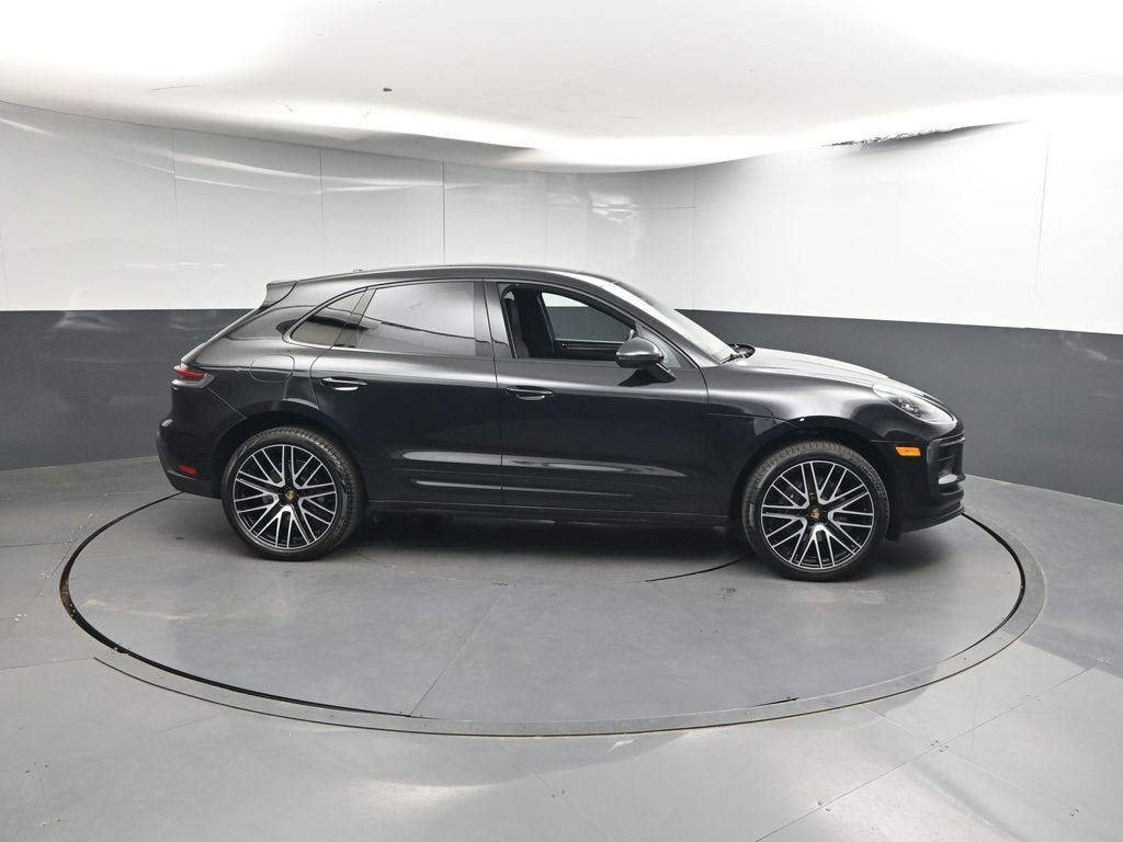 Certified 2025 Porsche Macan image 27