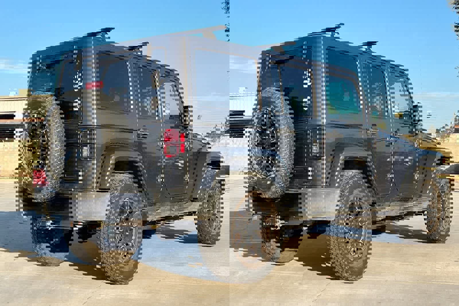 Used 2017 Jeep Wrangler Unlimited Sahara image 3