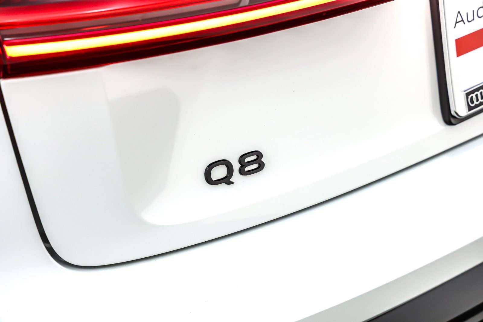 Used 2024 Audi Q8 e-tron Premium Plus w/ Premium Plus Package image 10