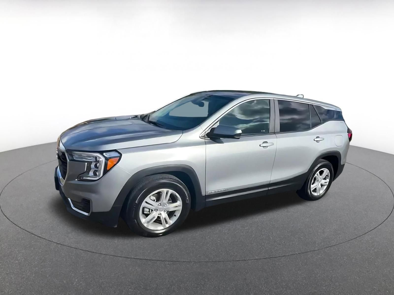 Used 2024 GMC Terrain SLE image 8