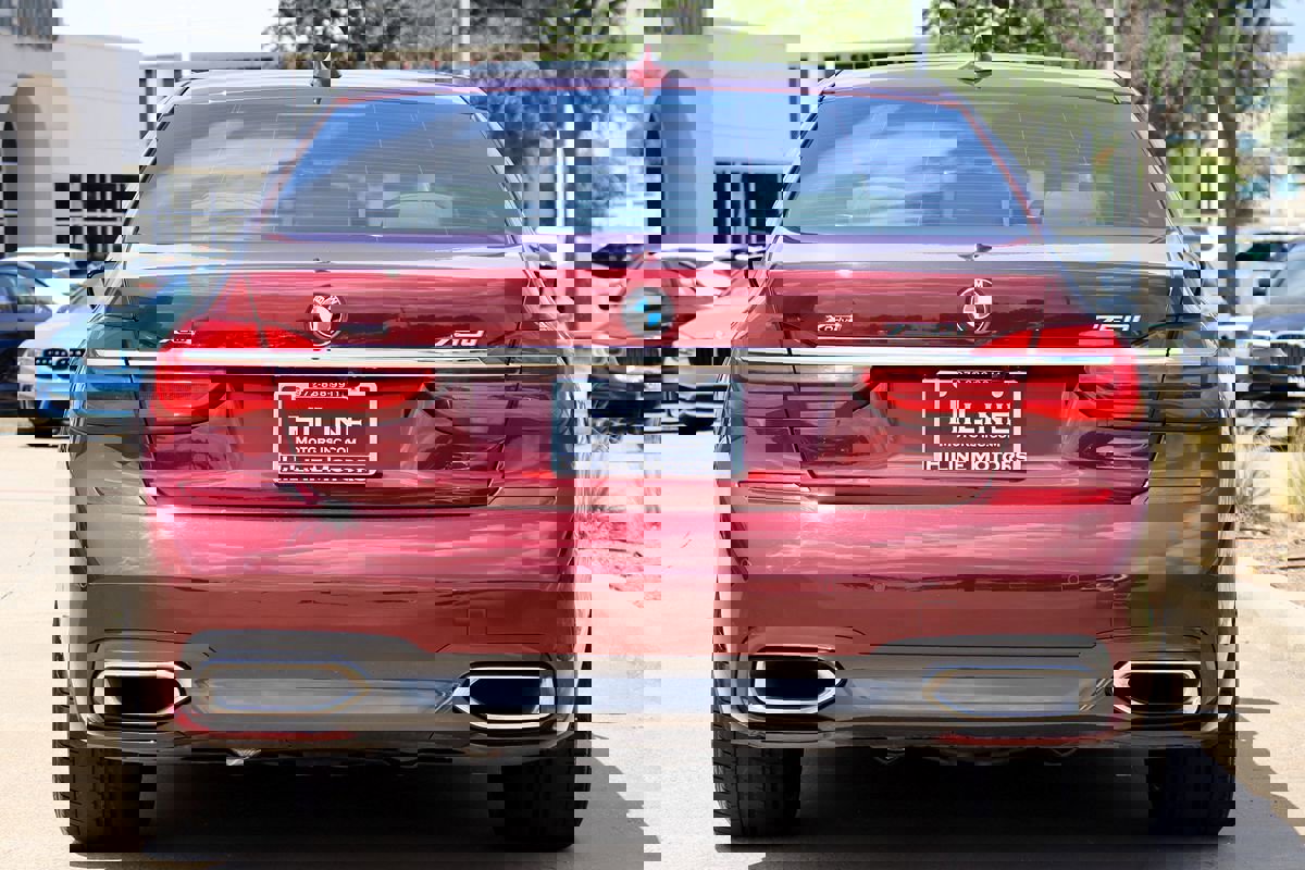 Used 2019 BMW 750i xDrive w/ Luxury Rear Seating Package image 11