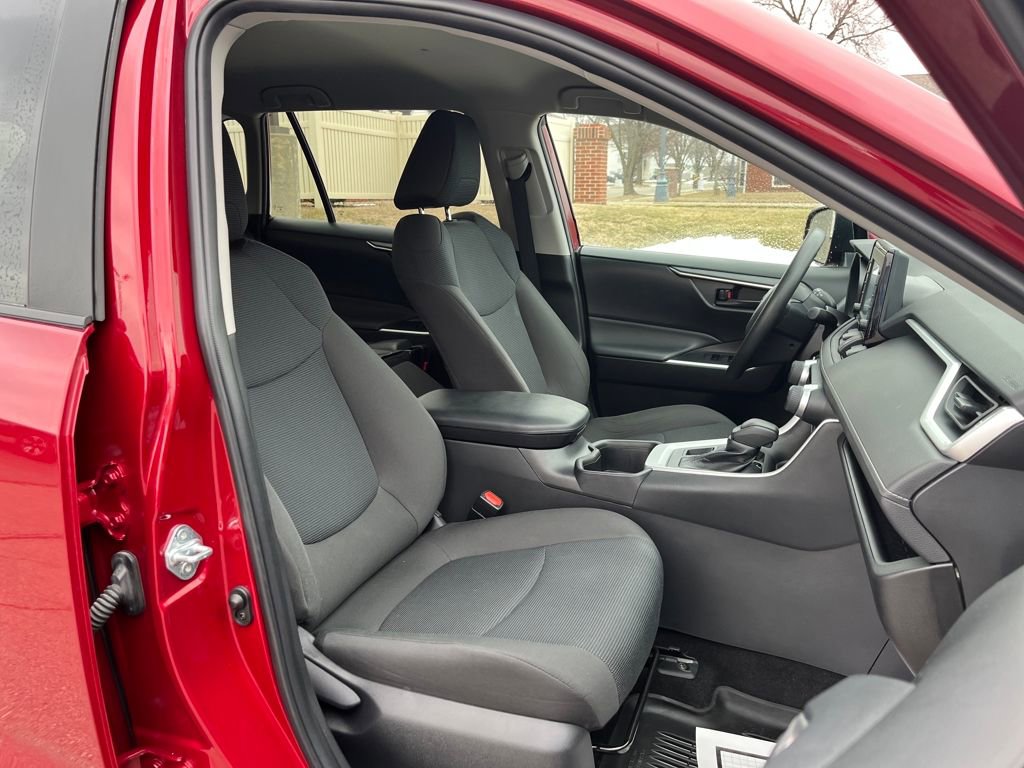 Used 2022 Toyota RAV4 LE image 21