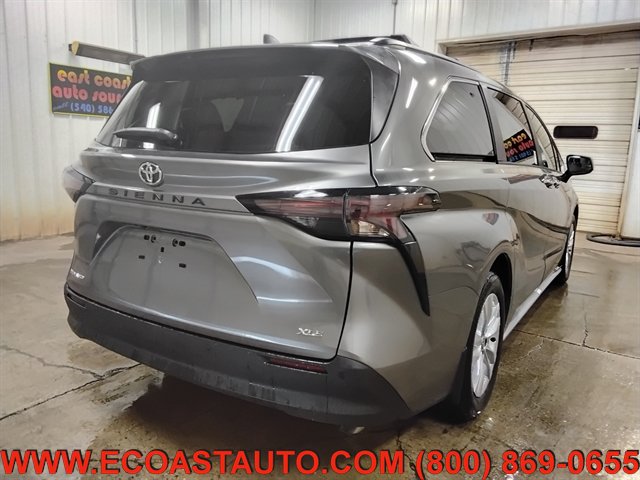 Used 2026 Toyota Sienna XLE AWD/4WD image 3