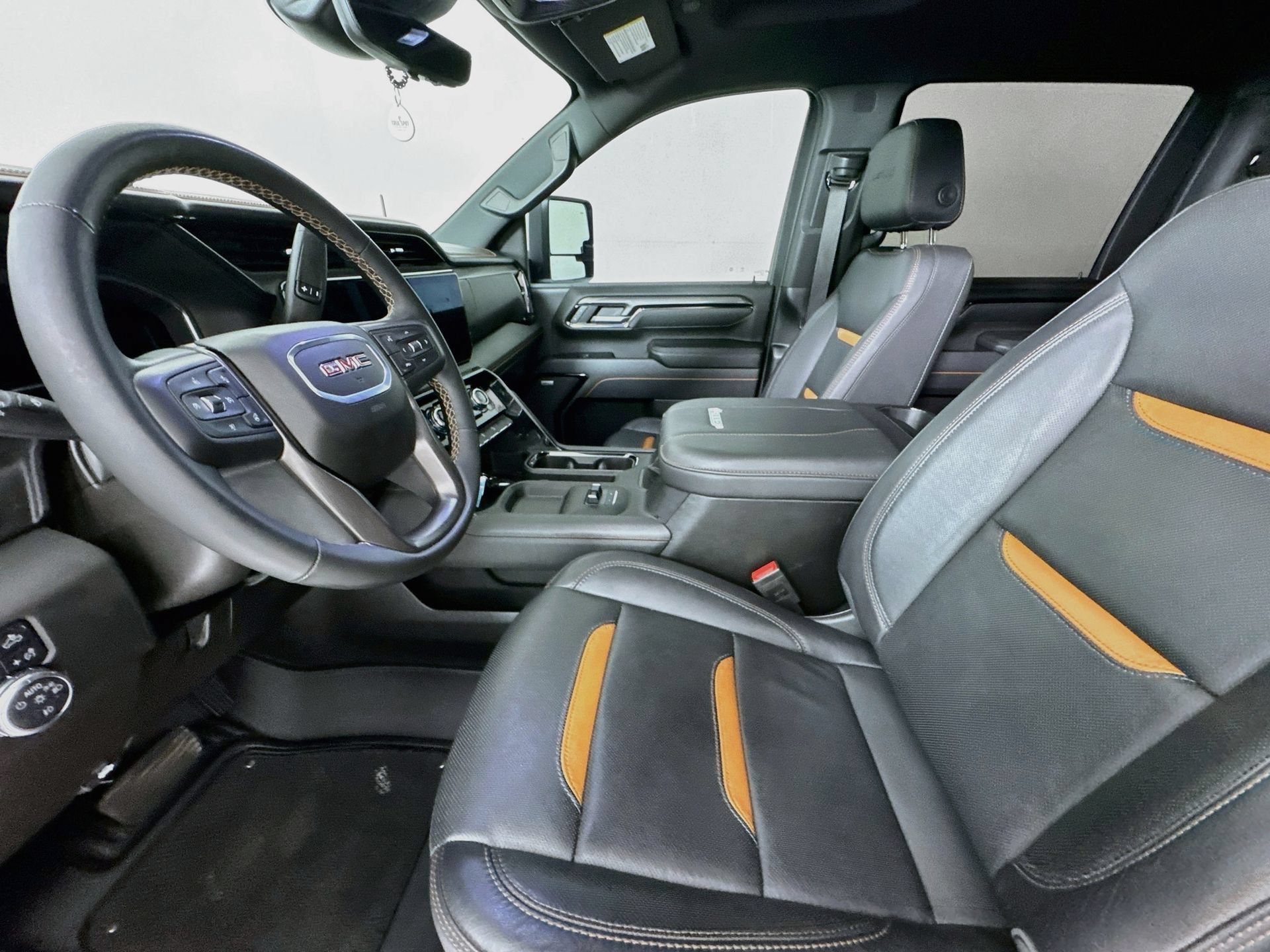 Used 2025 GMC Sierra 2500 AT4 w/ Technology Package AWD/4WD image 22