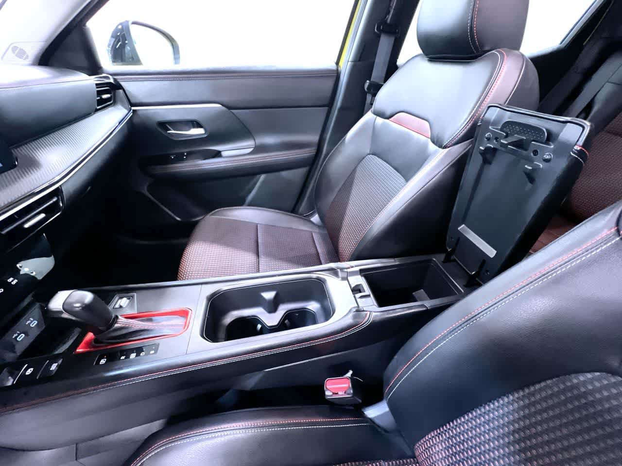 Used 2025 Nissan Kicks SR FWD image 28