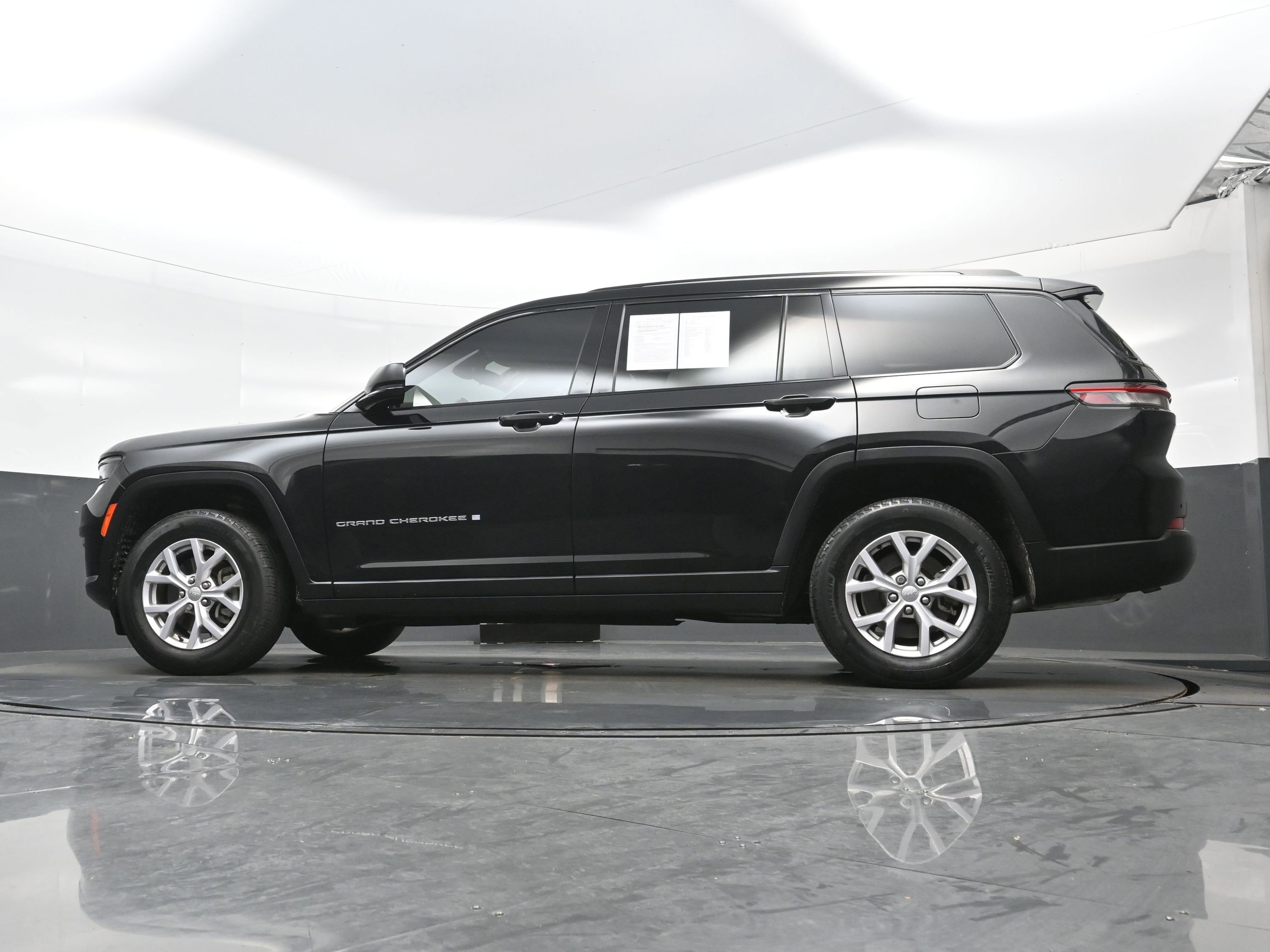 Used 2022 Jeep Grand Cherokee L Limited AWD/4WD image 29