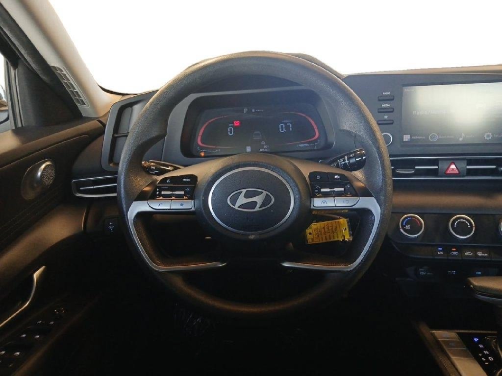 Used 2024 Hyundai Elantra SE FWD image 14