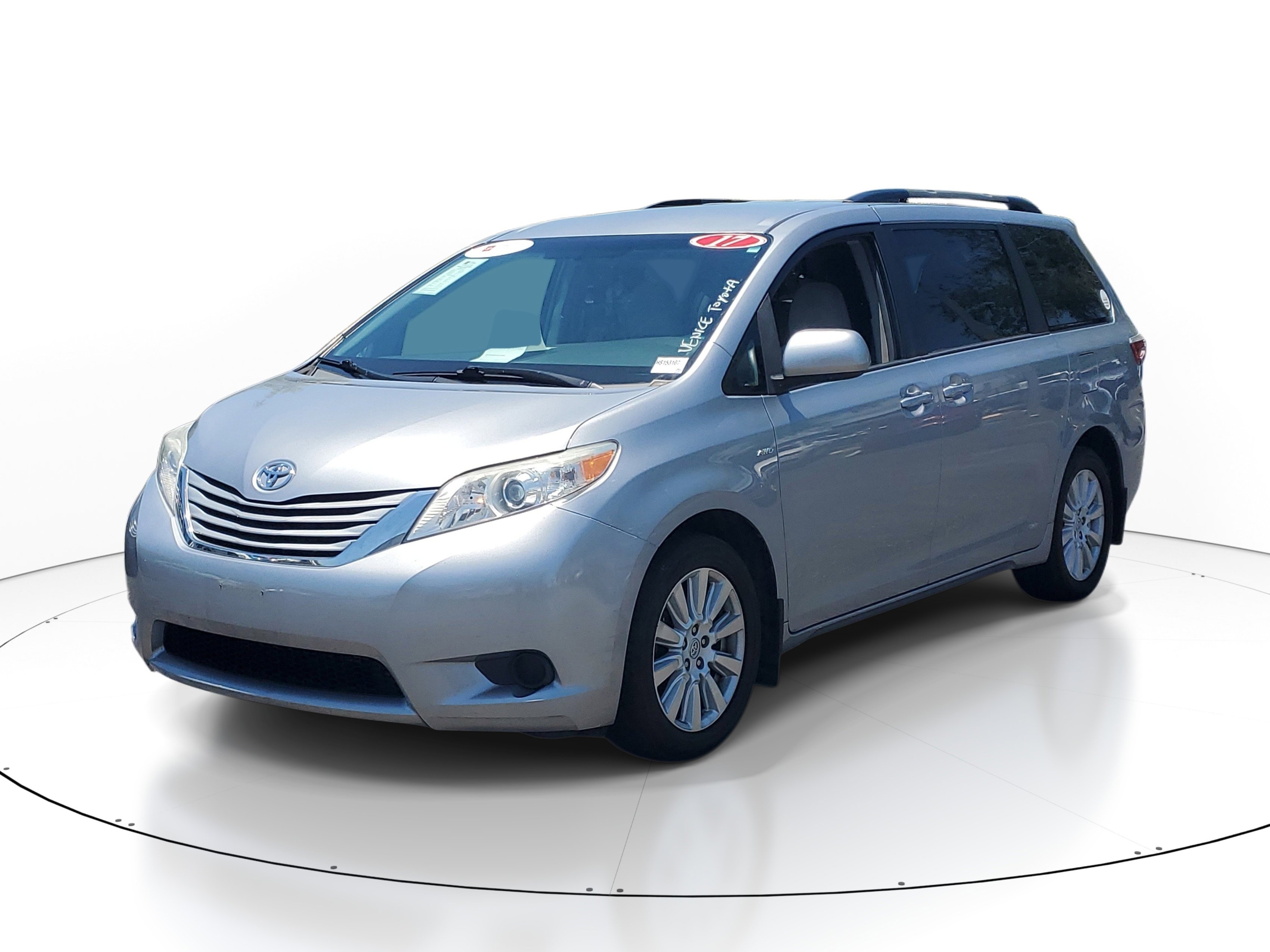 Certified 2017 Toyota Sienna LE AWD/4WD image 3