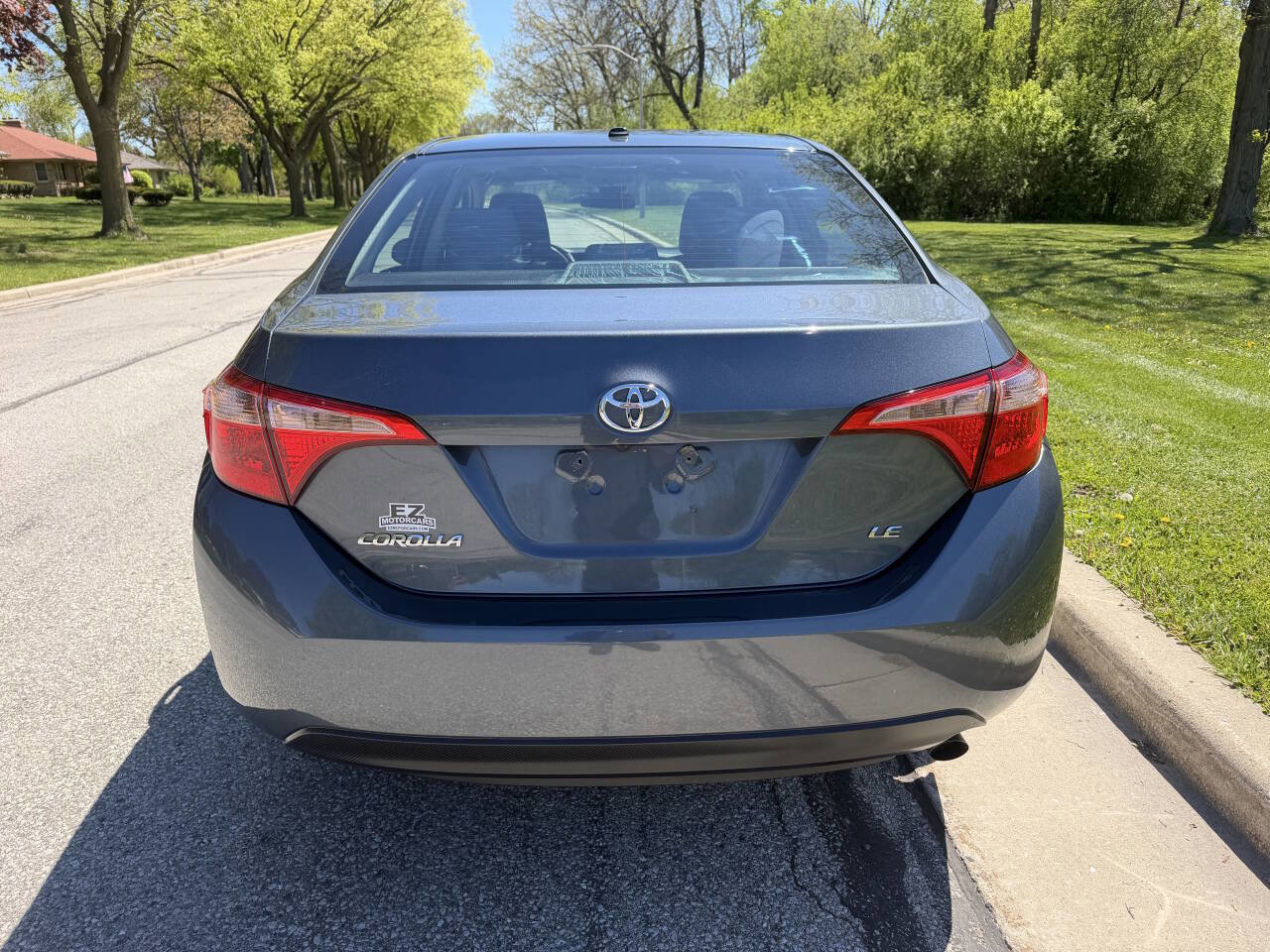 Used 2019 Toyota Corolla LE w/ LE Premium Package w/Moonroof FWD image 4
