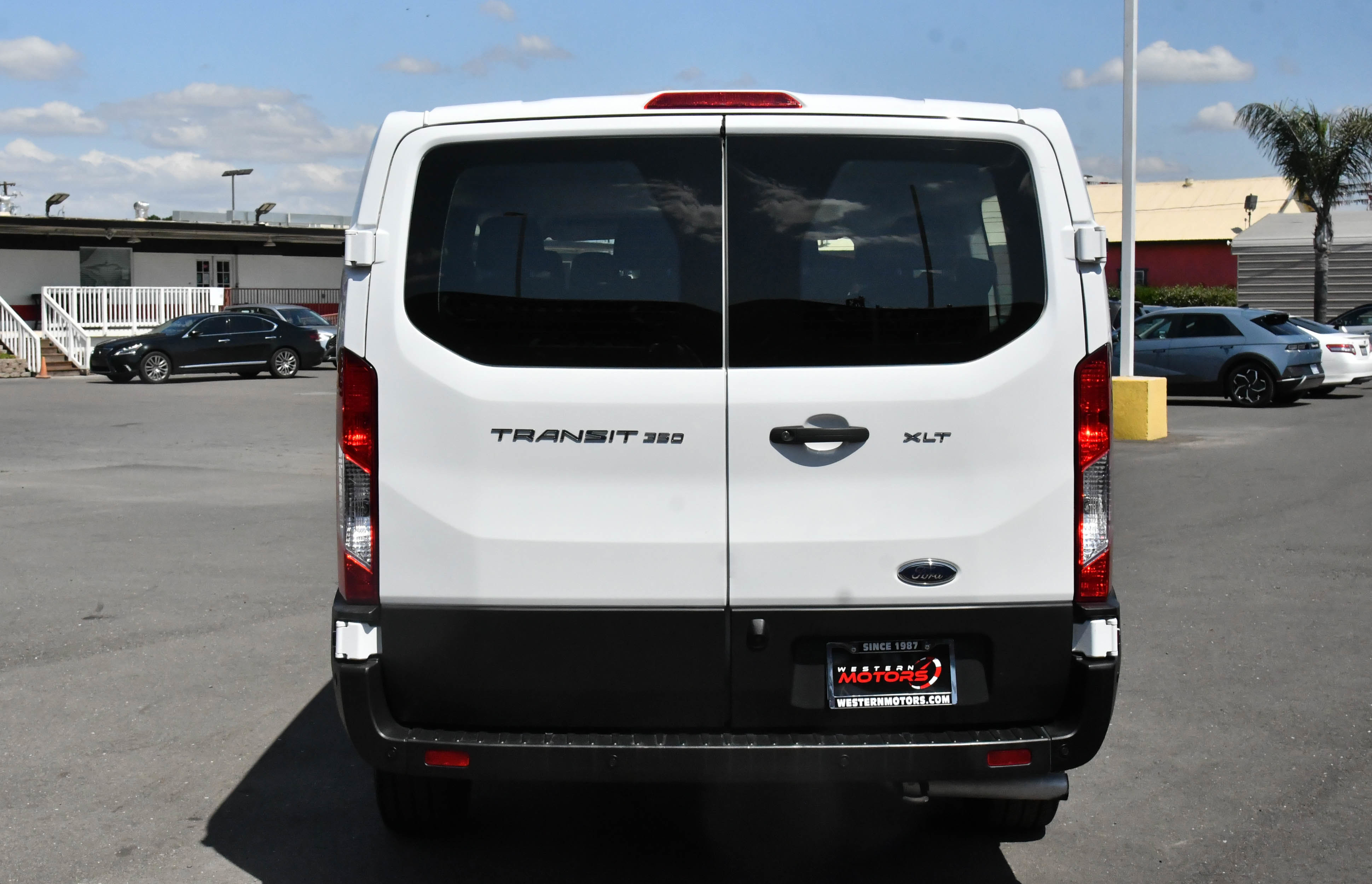 Used 2023 Ford Transit 350 XLT RWD image 7
