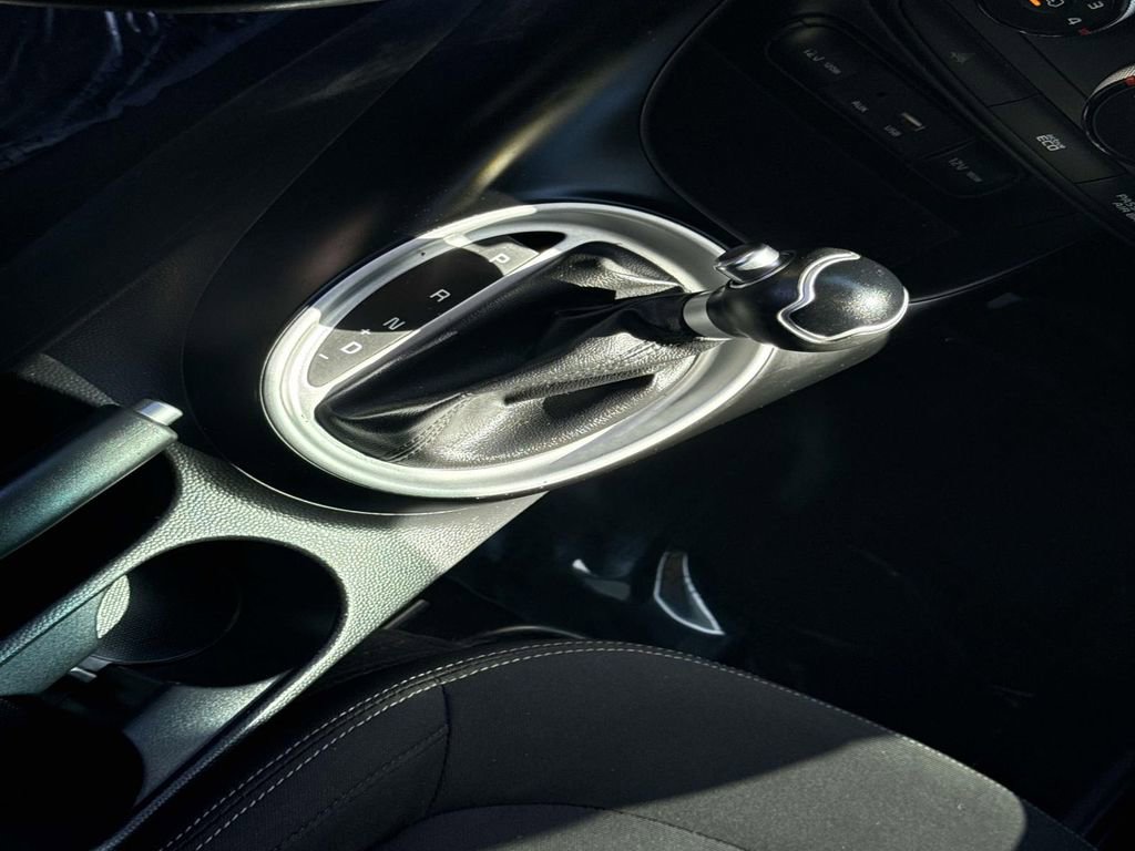 Used 2016 Kia Soul FWD image 23