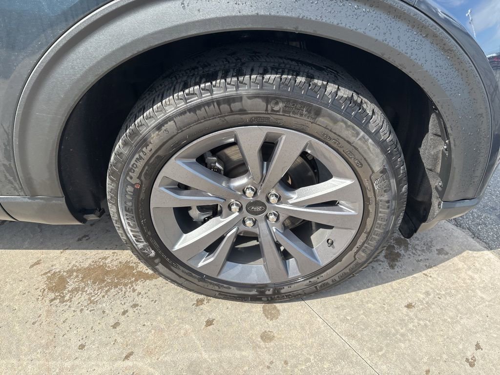 Used 2024 Ford Explorer XLT w/ Equipment Group 202A AWD/4WD image 11