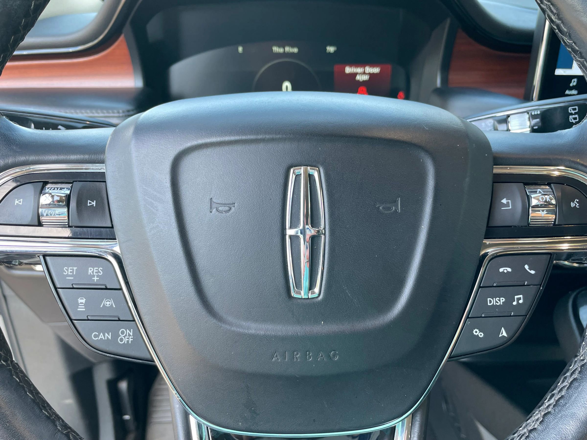 Used 2022 Lincoln Nautilus Reserve w/ Equipment Group 201A image 17