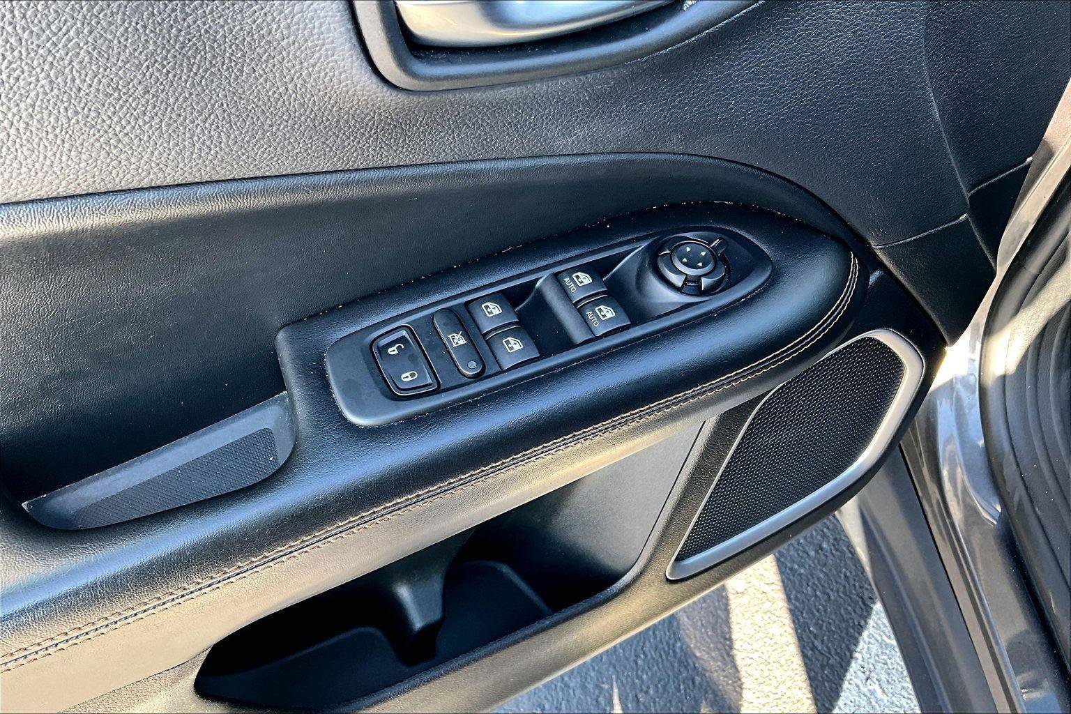 Used 2018 Jeep Compass Limited image 36