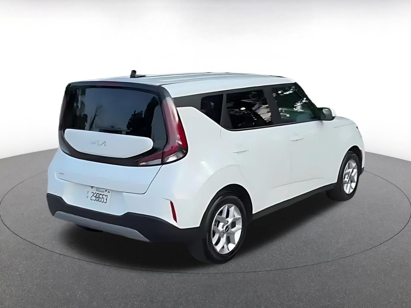 Used 2025 Kia Soul LX w/ LX Technology Package FWD image 13