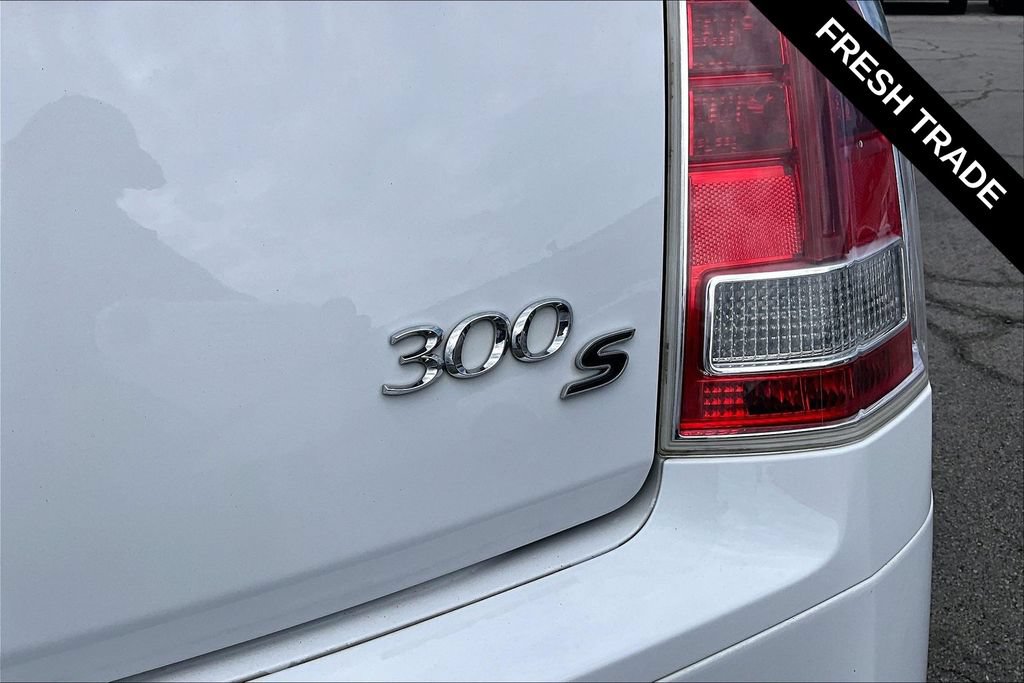 Used 2013 Chrysler 300 S RWD image 23