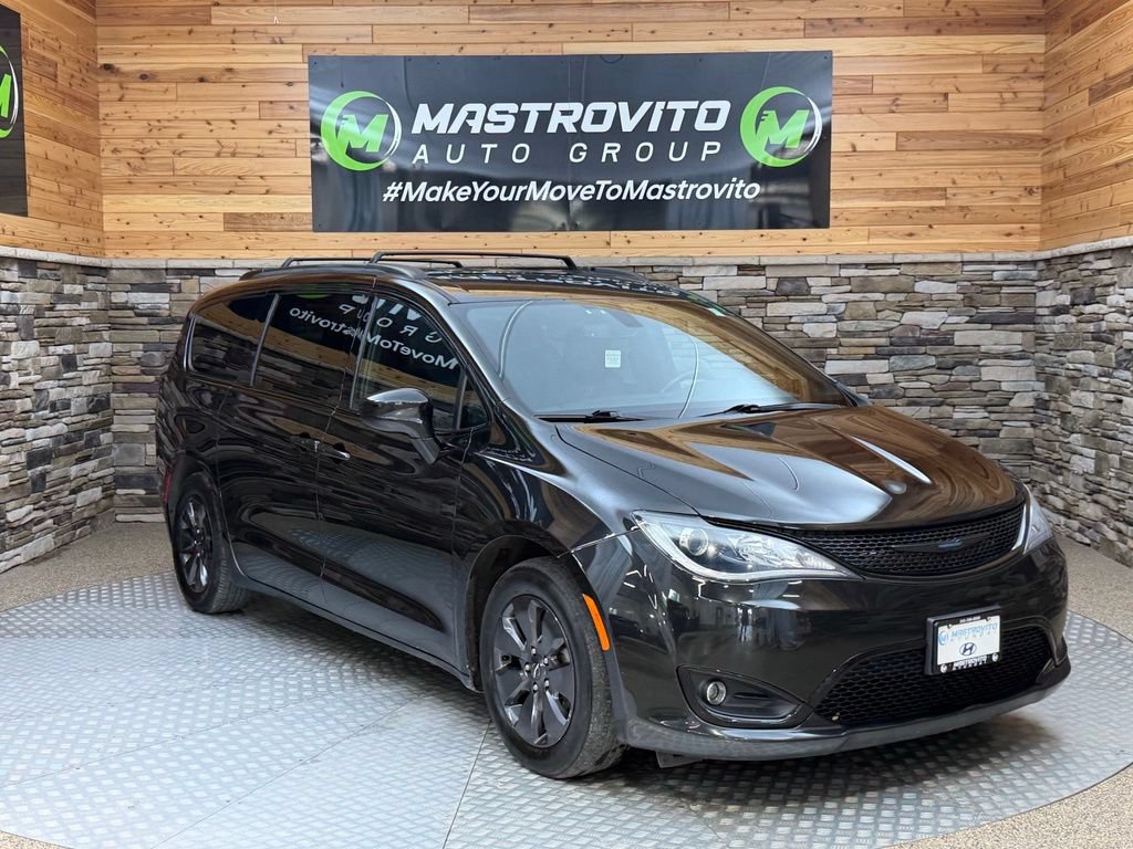 Used 2020 Chrysler Pacifica Touring-L w/ S Appearance Package FWD video 2