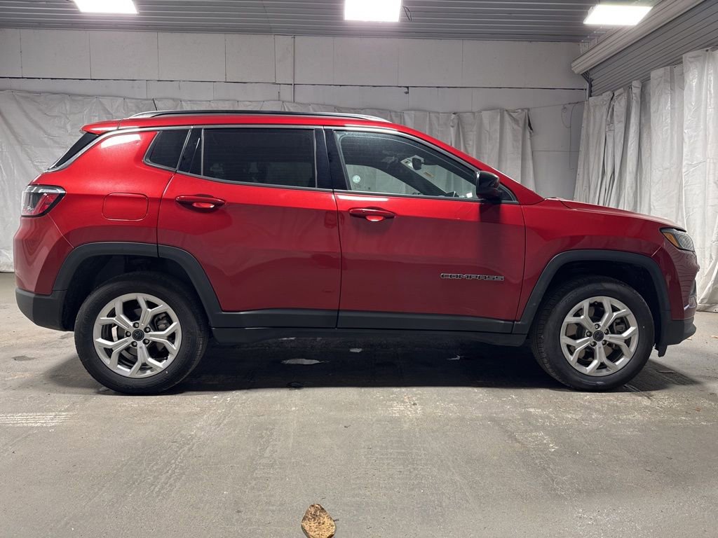 Used 2025 Jeep Compass Latitude w/ Sun & Sound Group image 8