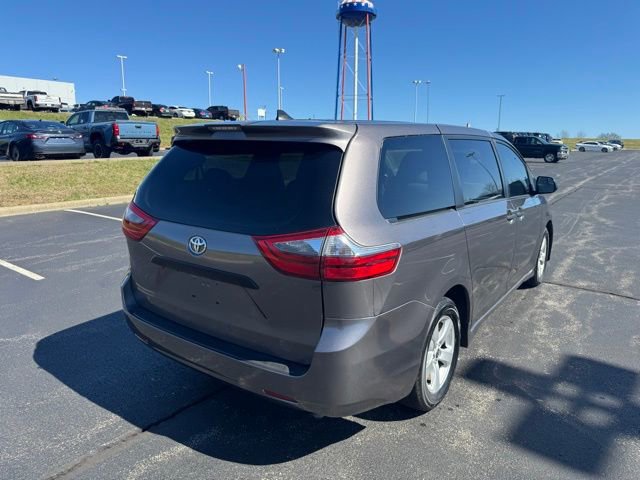 Used 2020 Toyota Sienna L image 3