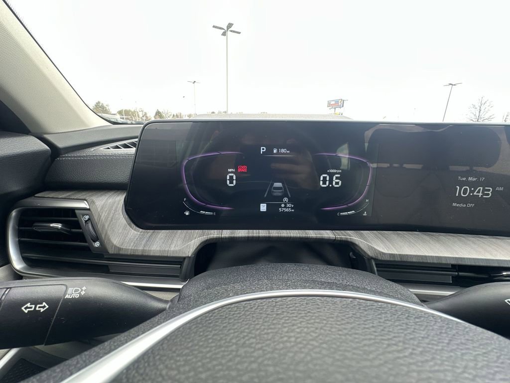 Used 2024 Kia Telluride EX w/ EX Captain's Chair Package image 21