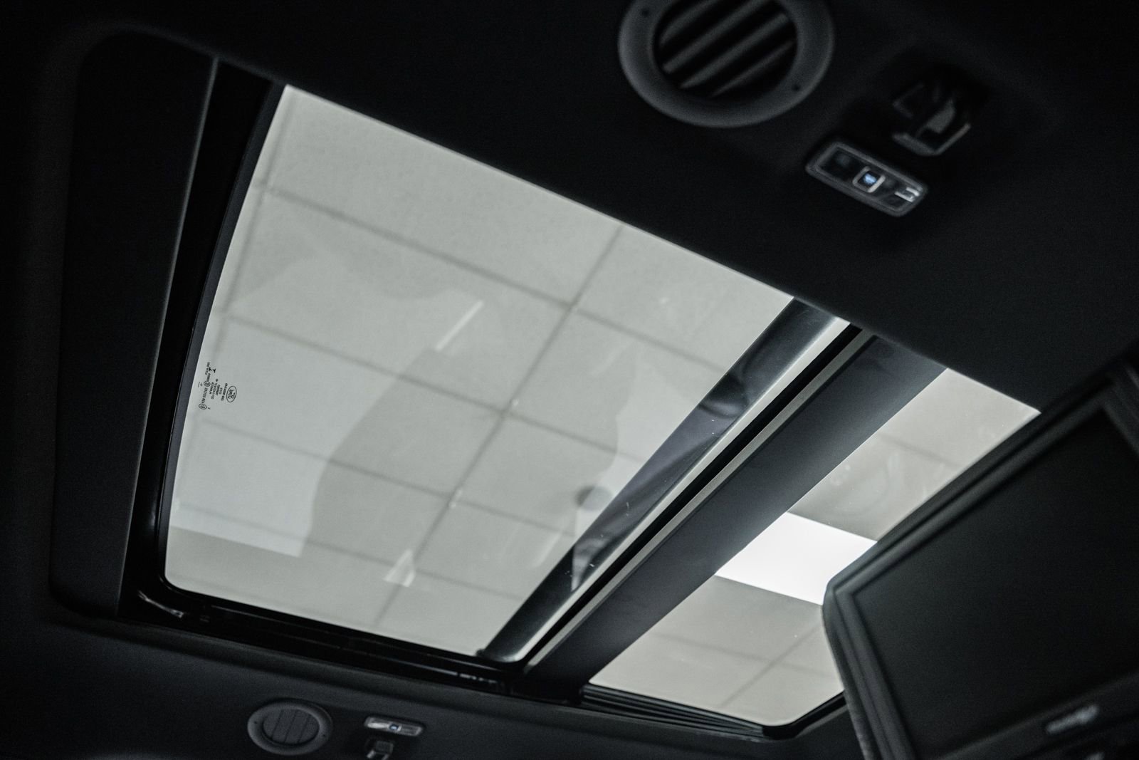 Certified 2020 Ford Explorer ST w/ ST Street Pack image 7