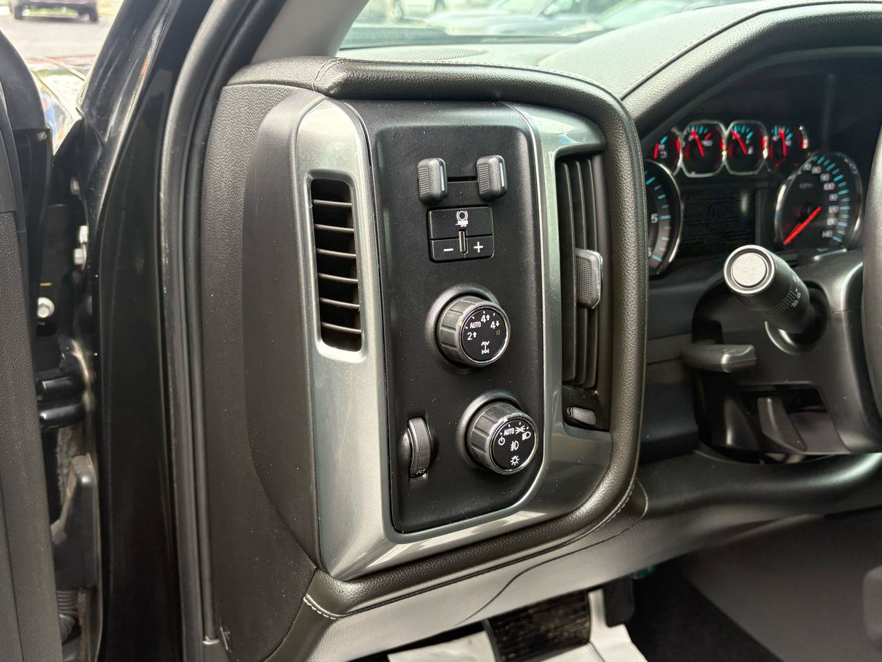 Used 2016 Chevrolet Silverado 1500 LTZ w/ LTZ Plus Package AWD/4WD image 16