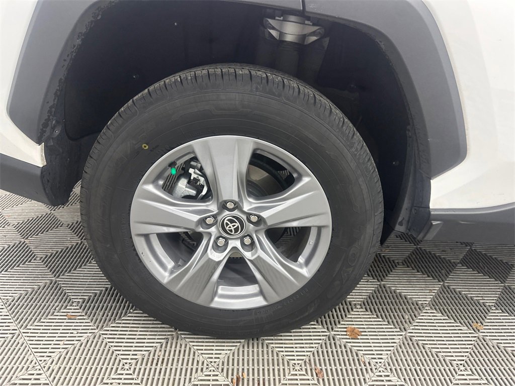 Used 2022 Toyota RAV4 XLE image 18