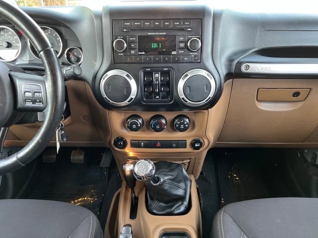 Used 2014 Jeep Wrangler Unlimited Sahara image 19