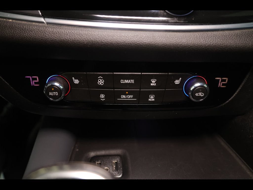 Certified 2019 Buick Enclave Essence FWD image 28