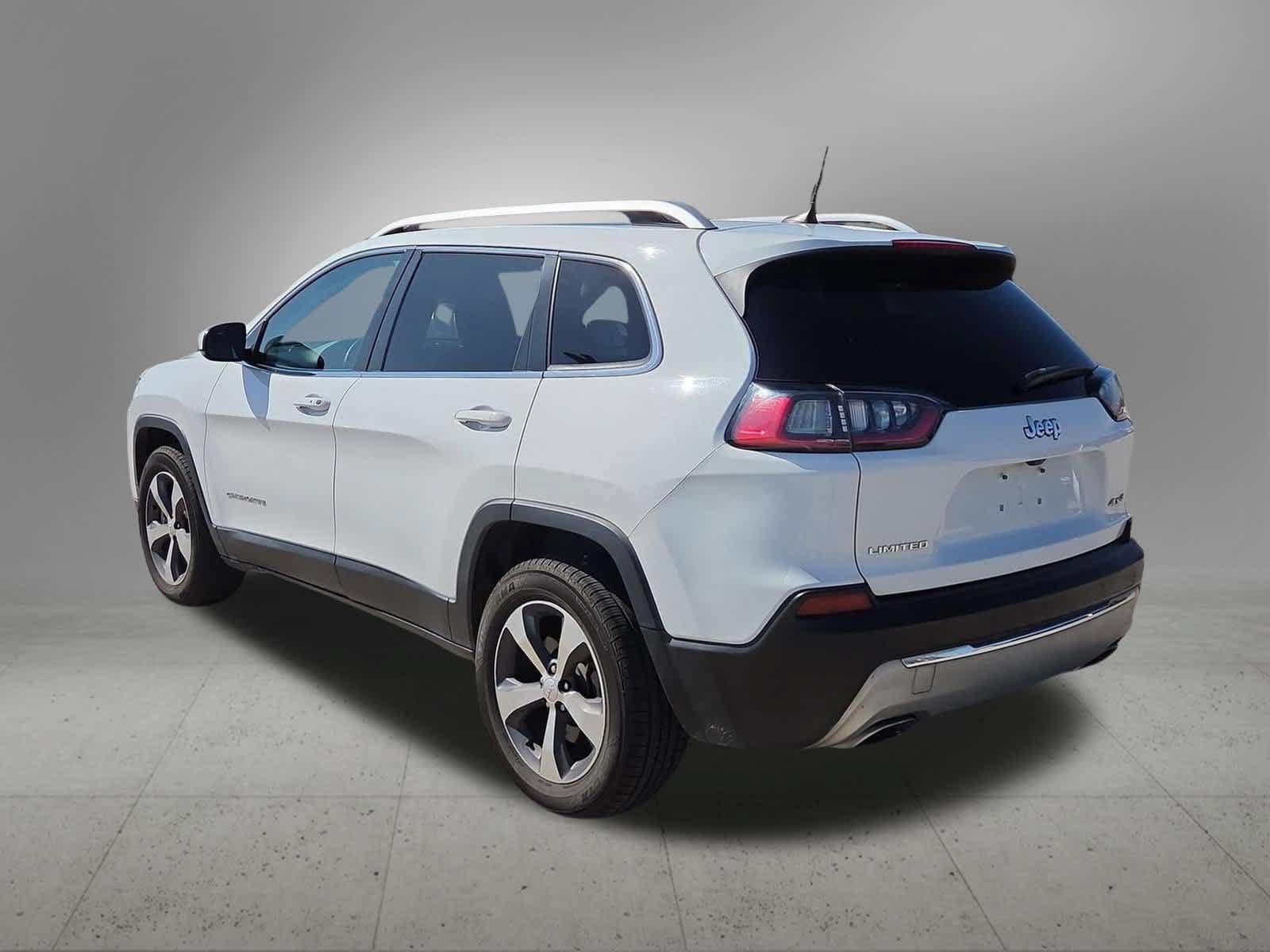 Used 2019 Jeep Cherokee Limited AWD/4WD image 4