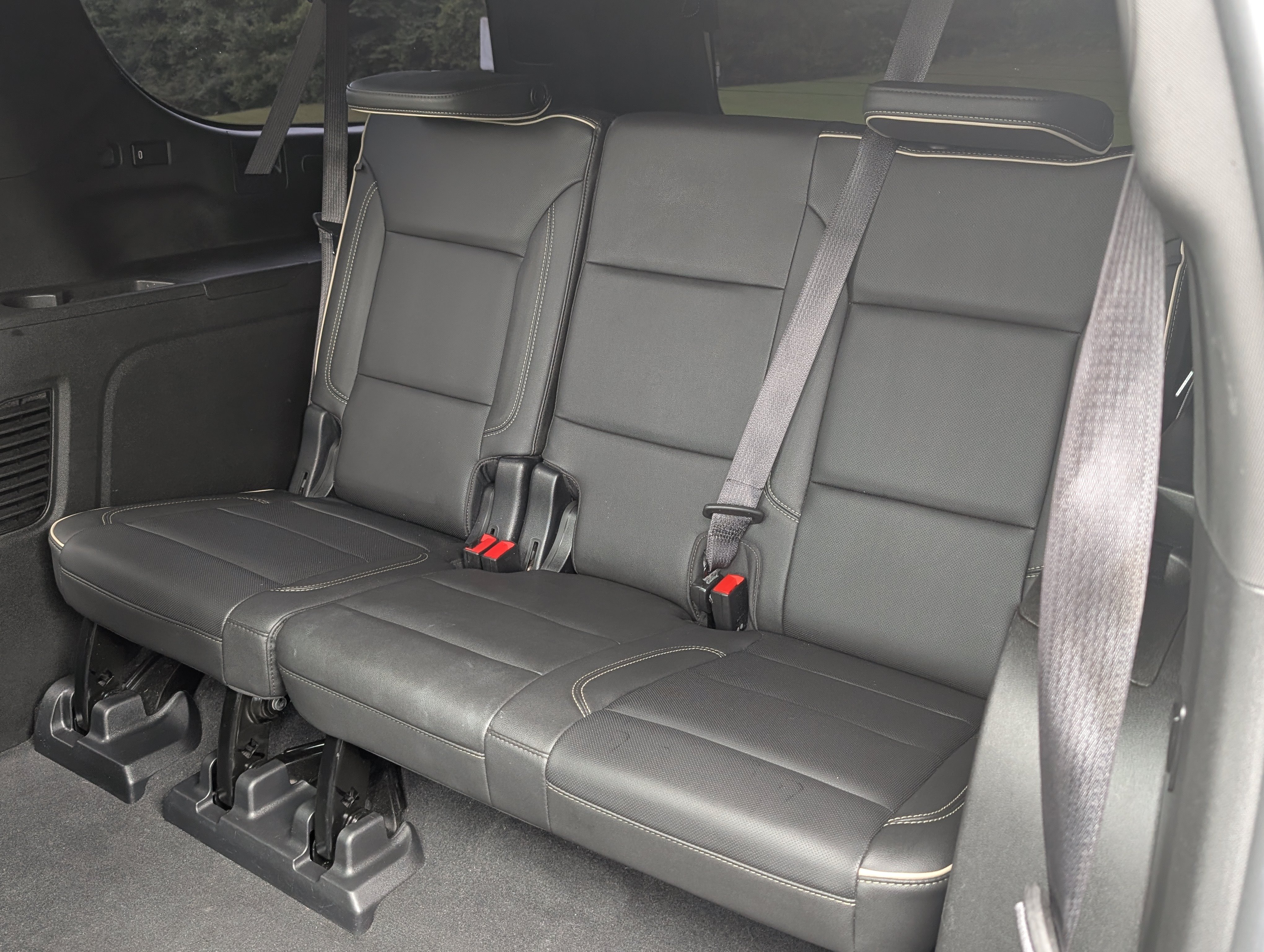 Used 2021 Chevrolet Suburban Premier w/ Premium Package 2 RWD image 19