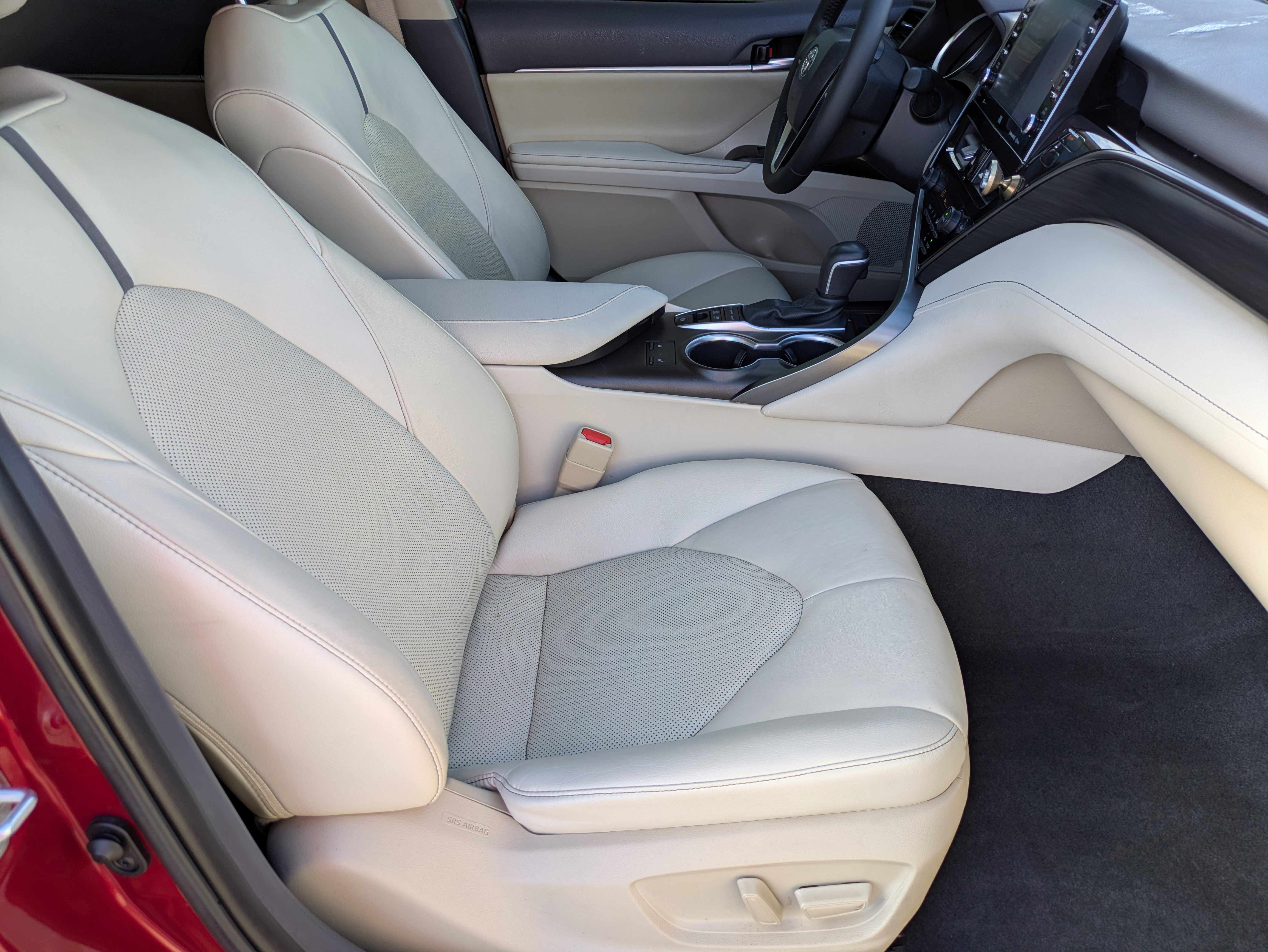 Used 2022 Toyota Camry XLE image 11