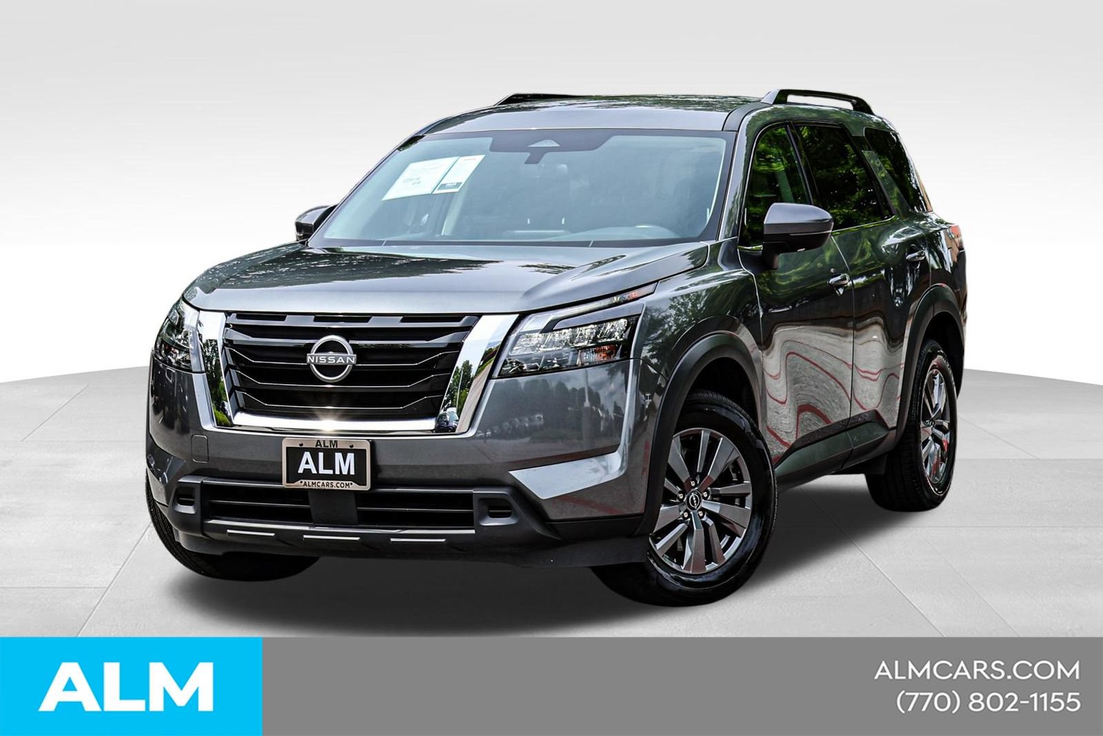 Used 2025 Nissan Pathfinder SV AWD/4WD image 1
