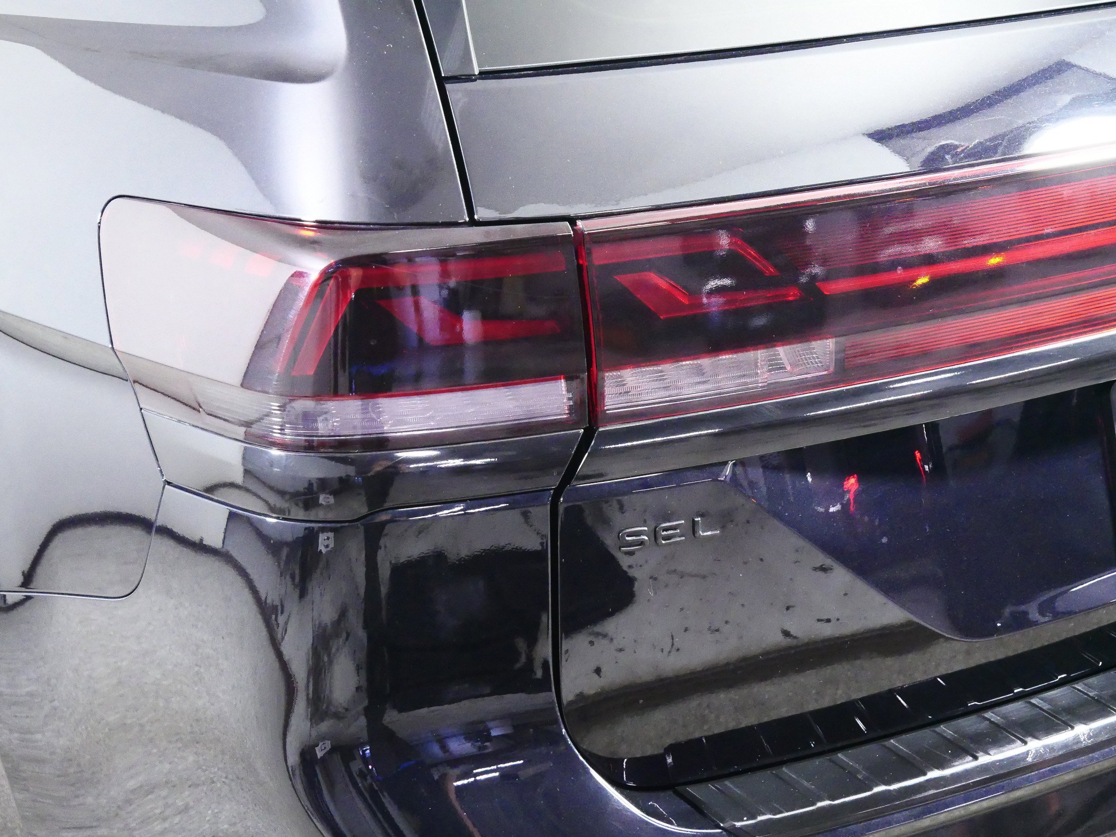 Certified 2024 Volkswagen Atlas SEL Premium R-Line image 17