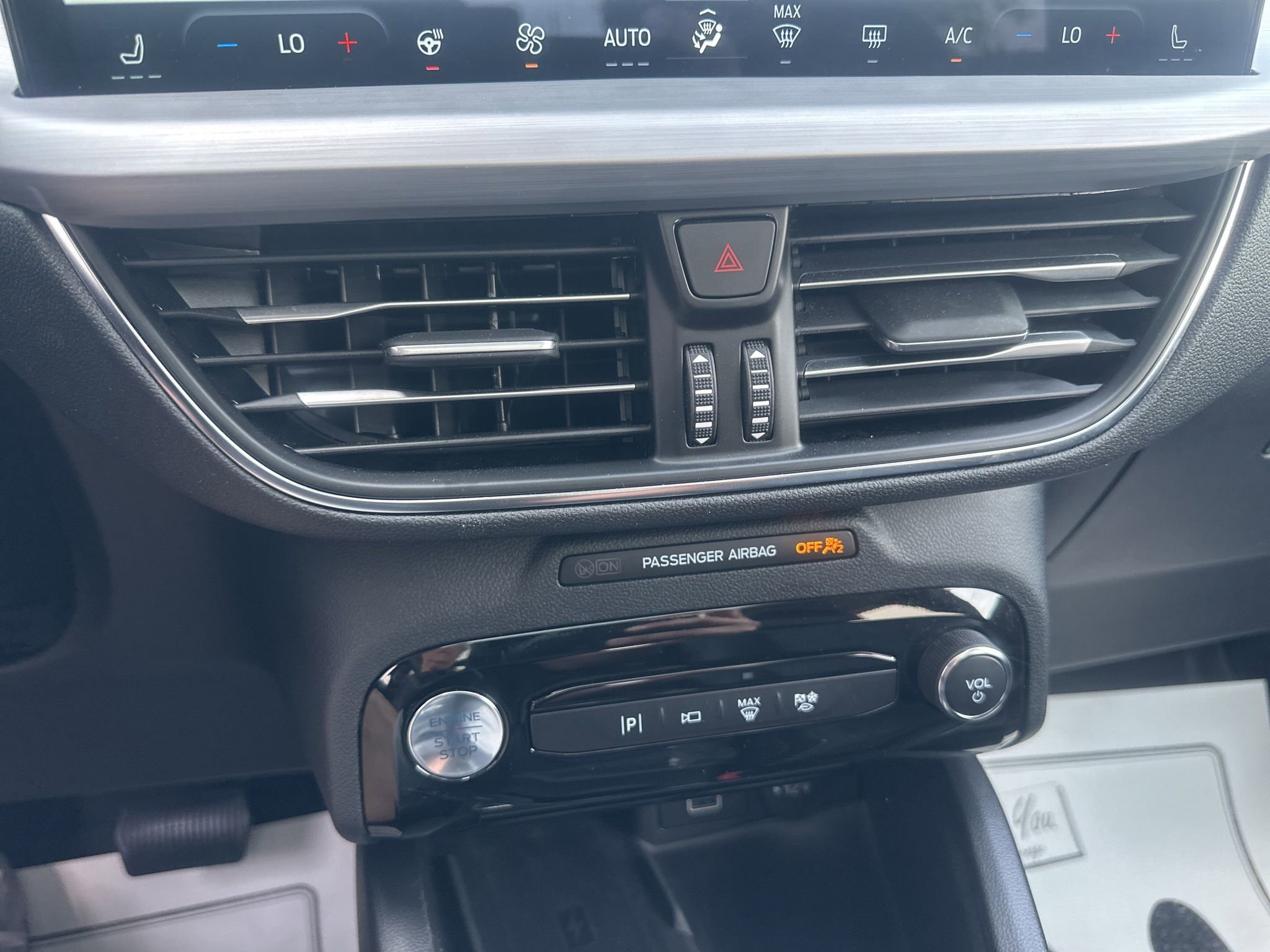 Used 2025 Ford Escape SE w/ PHEV Premium Package FWD image 33