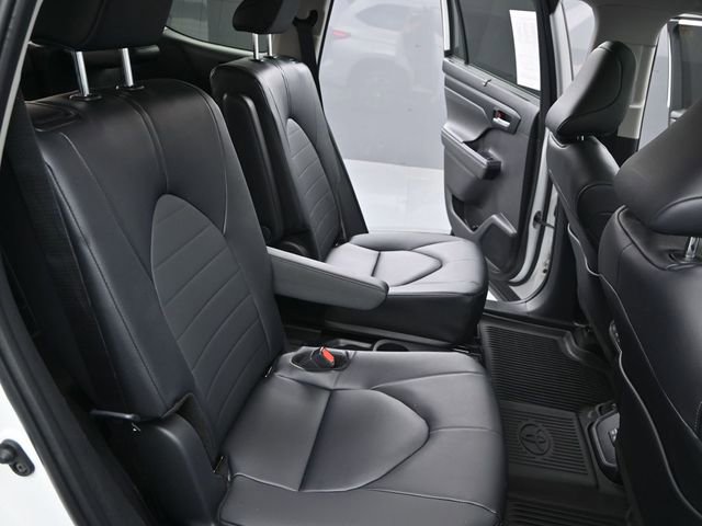 Used 2026 Toyota Highlander XLE image 17