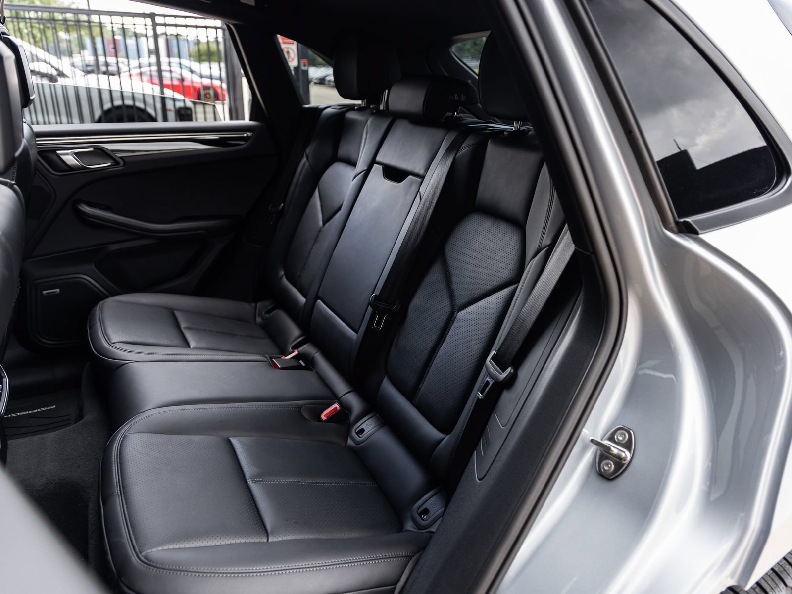 Certified 2026 Porsche Macan AWD/4WD image 36