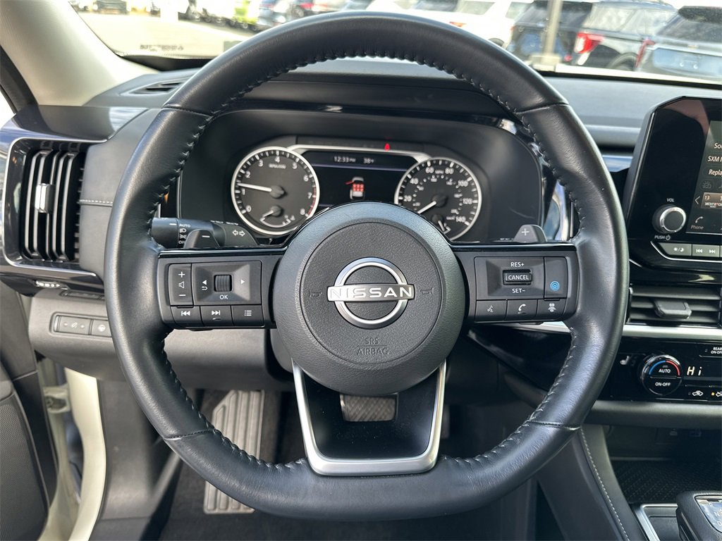 Used 2022 Nissan Pathfinder SV image 11