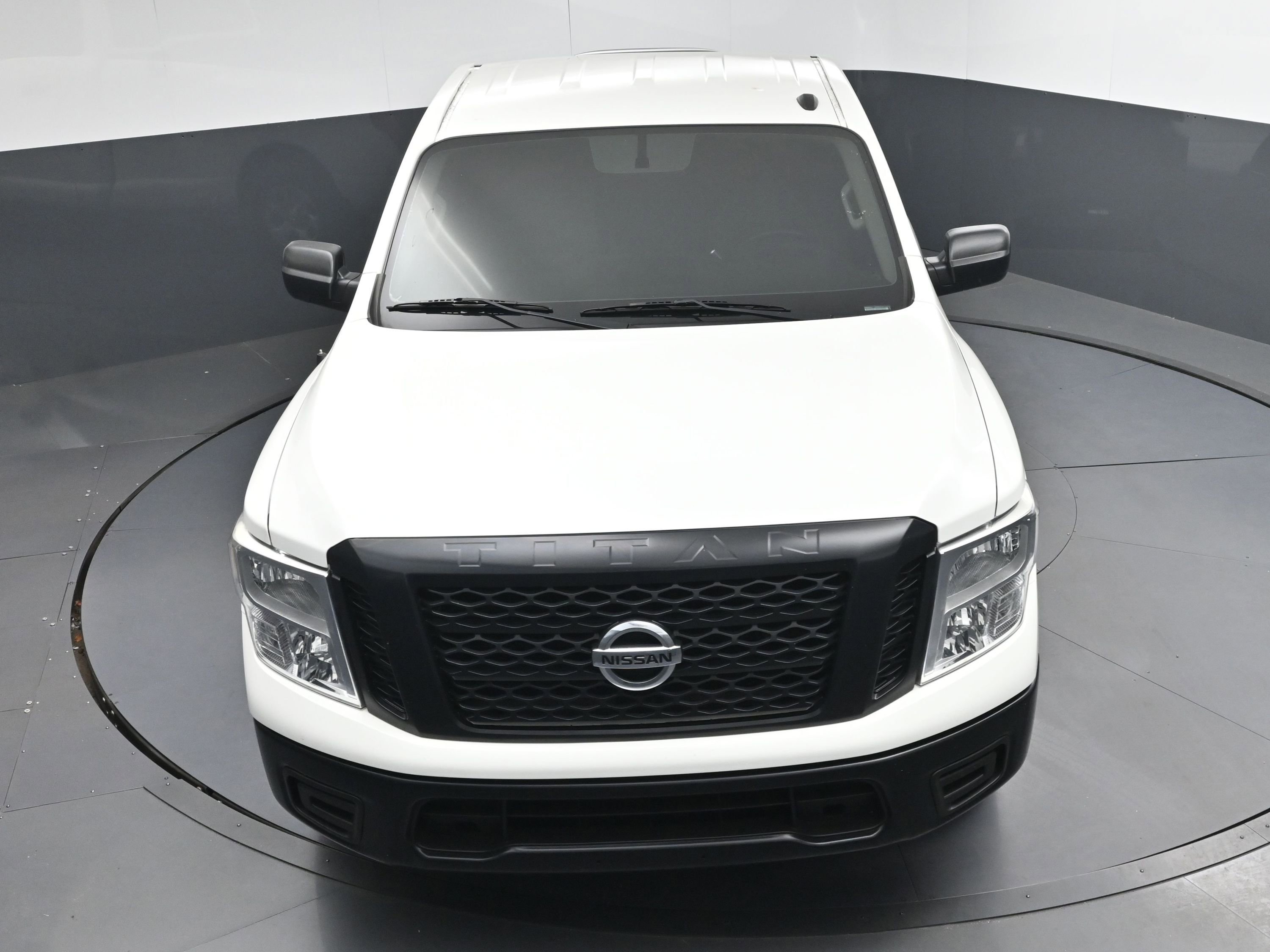 Used 2019 Nissan Titan S image 28