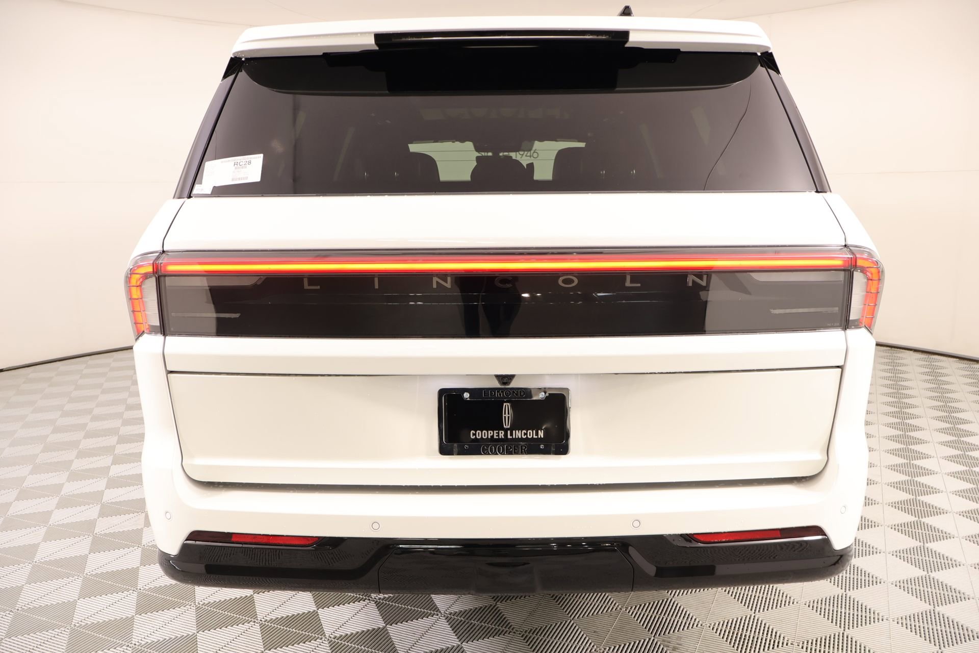 New 2026 Lincoln Navigator L Reserve AWD/4WD image 24
