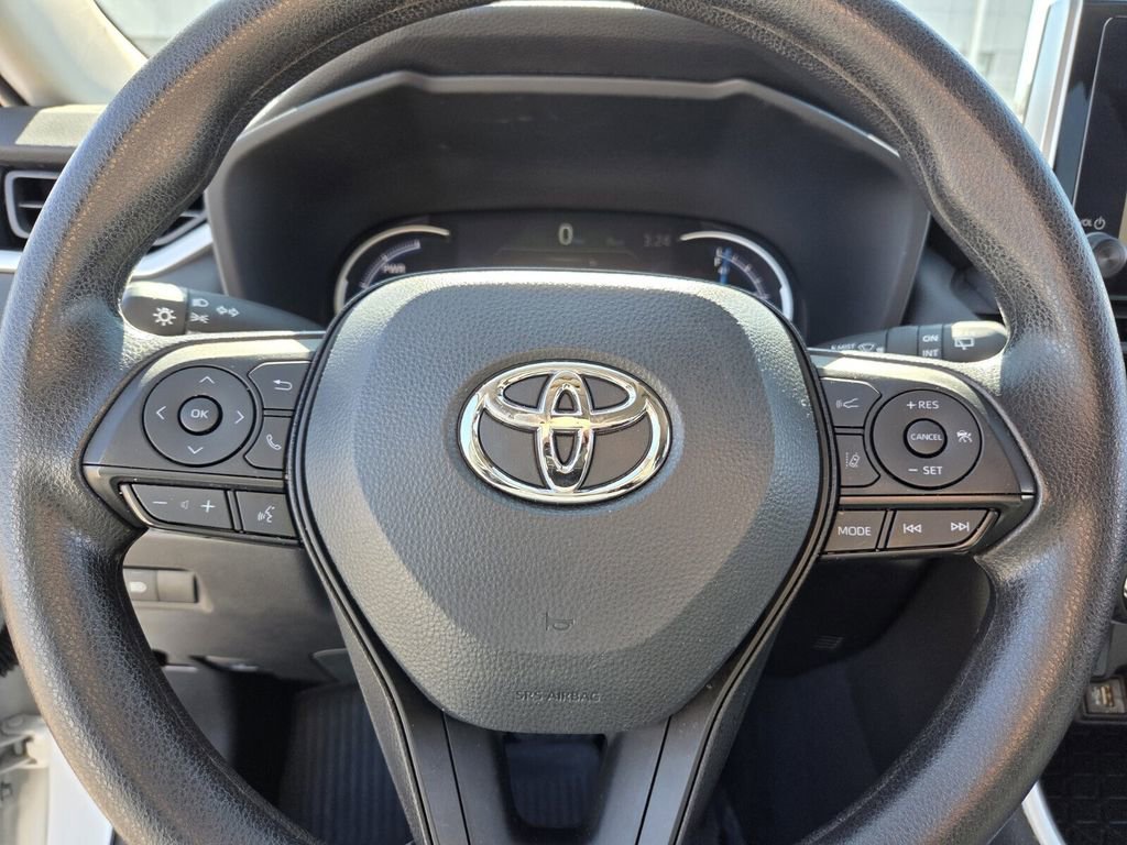 Used 2025 Toyota RAV4 XLE image 19