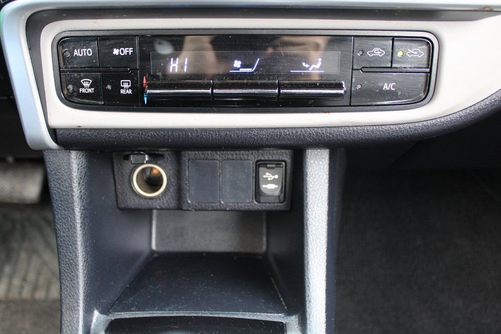 Used 2017 Toyota Corolla LE w/ Carpet Mat Package (TMS) image 16