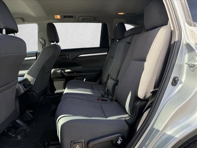 Used 2019 Toyota Highlander LE image 12