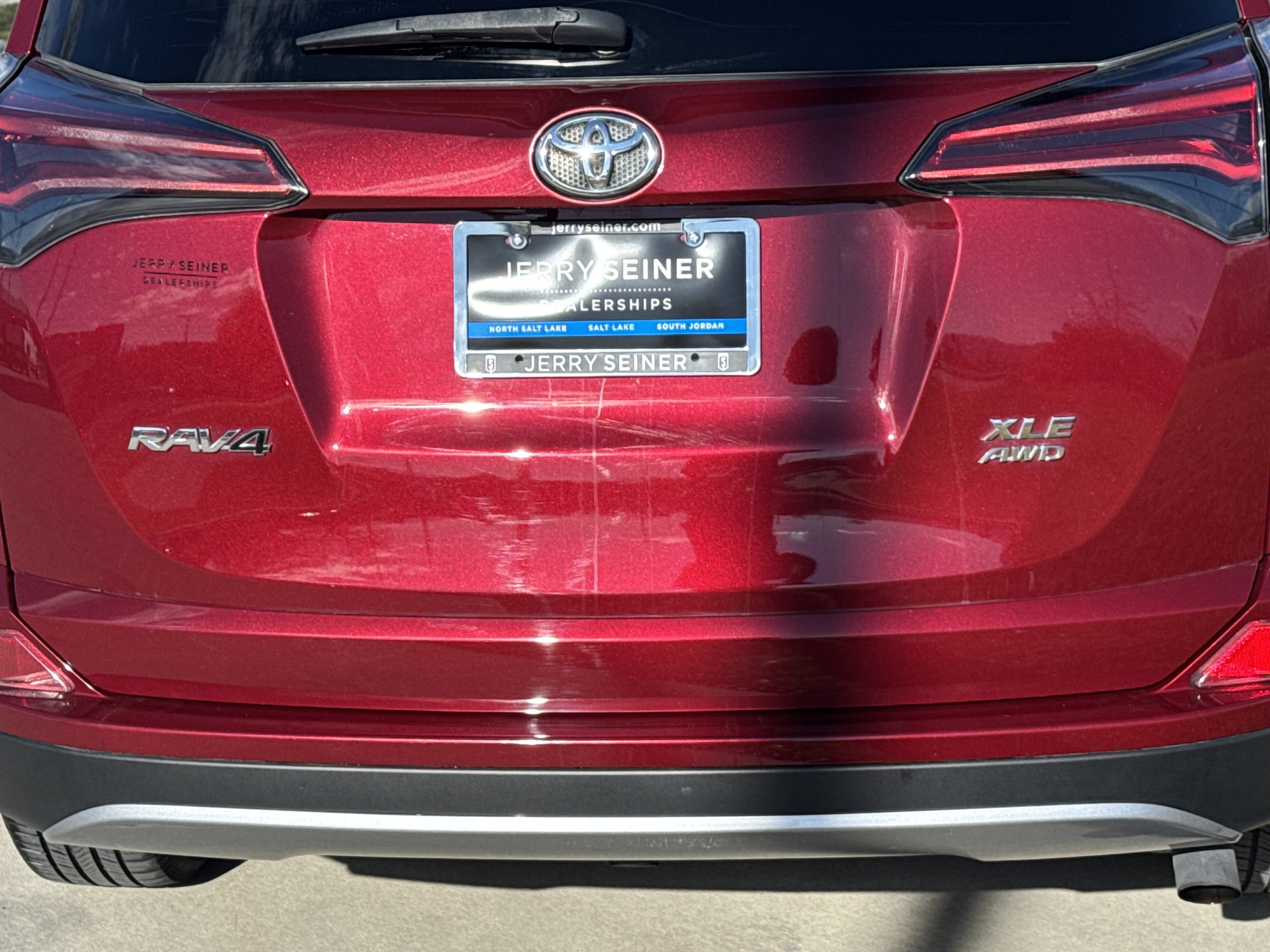 Used 2018 Toyota RAV4 XLE image 13