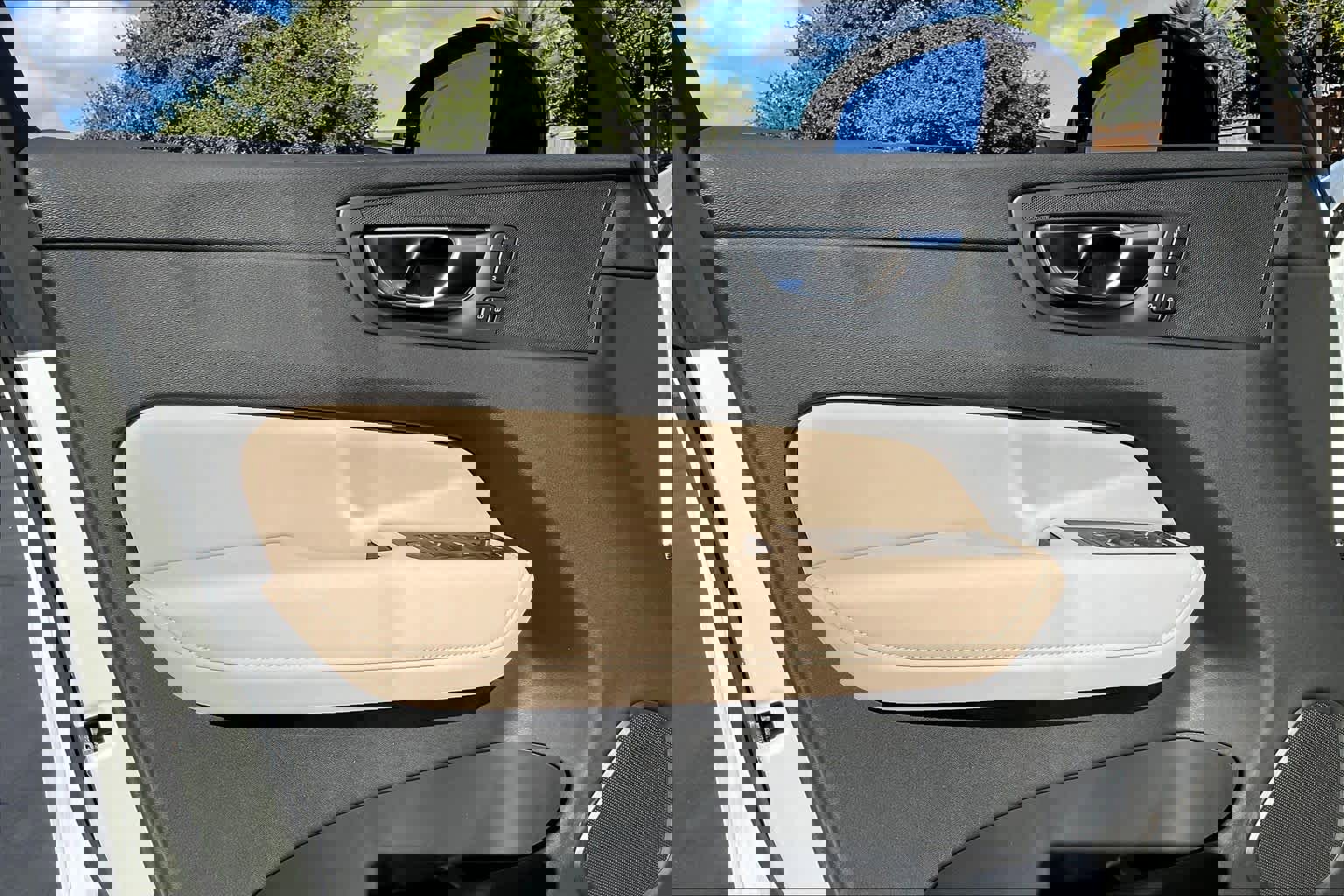 New 2026 Volvo XC60 B5 Plus w/ Protection Package Premier image 24