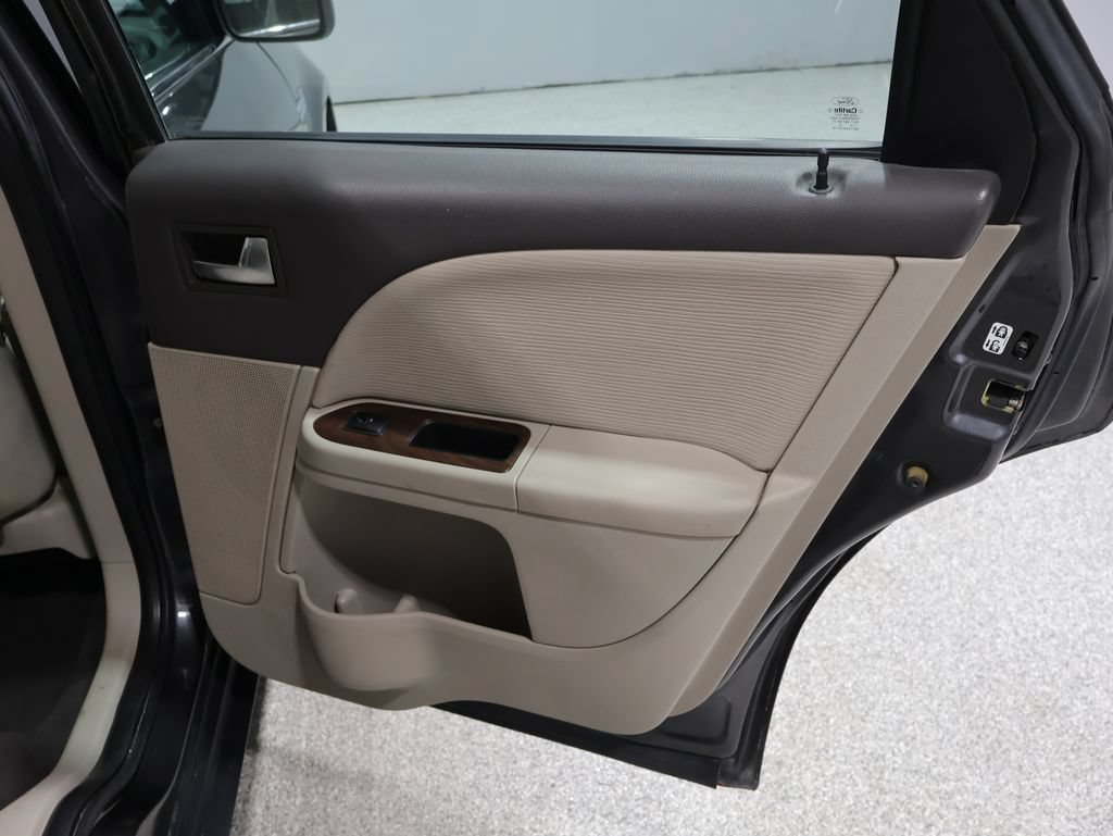 Used 2008 Ford Taurus SEL FWD image 21