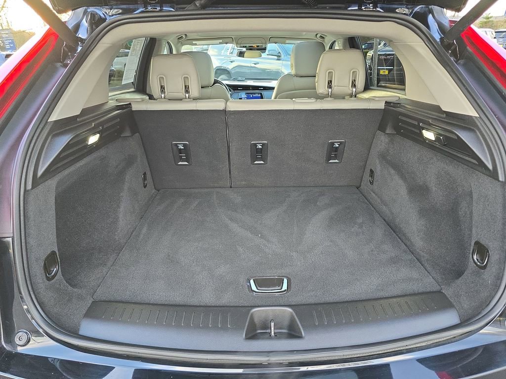 Used 2021 Cadillac XT4 Luxury w/ Cold Weather Package image 28